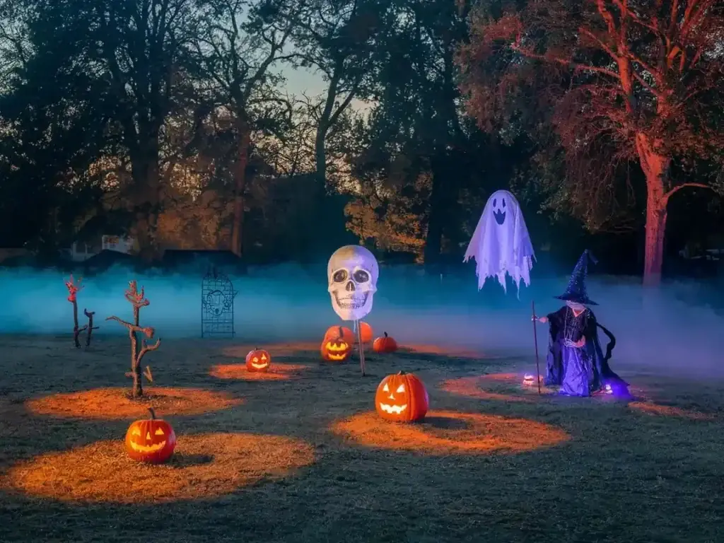 Halloween yard with light fog effect 